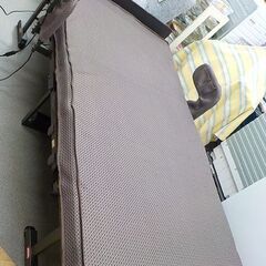 アテックス 収納式電動リクライニングベッド マット付き ブラウン リモコン付き Wファンクション 介護用ベッド シングルベッド　西岡店の画像