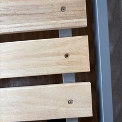 シングルベッドフレーム　シルバー すのこスチール AC付きの画像