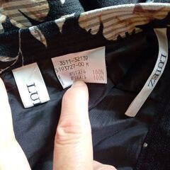 LUIEZ ルイーズ 黒ストライプ×花柄 Aラインスカート 膝丈 サイズMの画像