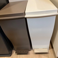 [値下げ]蓋付きペダル付きゴミ箱の画像