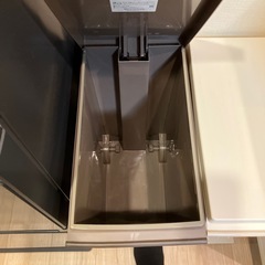 [値下げ]蓋付きペダル付きゴミ箱の画像