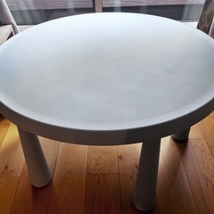 IKEA マンムット　テーブル の画像