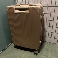 超軽量スーツケース70.40.25センチ綺麗の画像