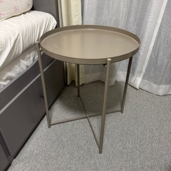 IKEA GLADOM サイドテーブル（ベージュ）の画像