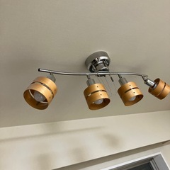 リビングオシャレな4連ライトの画像