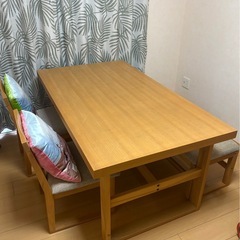 ニトリ　
ダイニングテーブルの画像