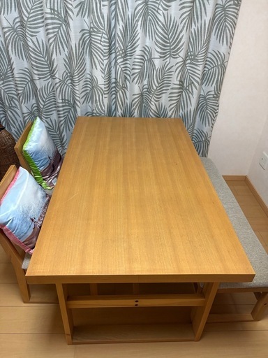 ニトリ　
ダイニングテーブル