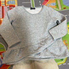 グレー フリル付きトップス ベージュ コーデュロイパンツ 100の画像