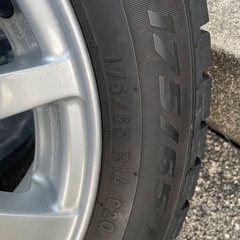 175/65/14 スタッドレスタイヤの画像