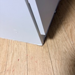 白のスリム収納棚（W30 × H178 × D40）の画像