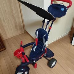 バウンサーと三輪車の画像