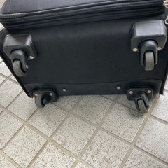 ブランドスーツケース黒60.40.30センチの画像