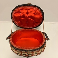 【お話し中】花刺繍の赤い昭和レトロ裁縫箱の画像