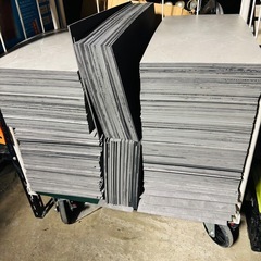 フロアタイル 置くだけ 大理石調 フォッシルグレー　賃貸OK 床材 フローリングマット 床タイル 吸着 貼ってはがせる 接着剤不要 床 DIY リフォーム 模様替え 簡単 おしゃれ SOLUMの画像