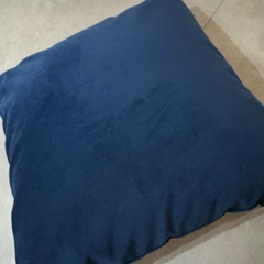 国産ホクシン クッション 45cm×45cm ネイビーベロアカバー付きの画像