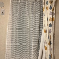 【引き渡し決定しました！】柄カーテン2組＋レースカーテン1組の画像