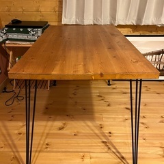 ダイニングテーブルの画像