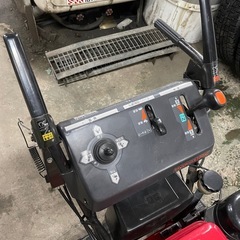 【札幌市内配達】除雪機ホンダ スノーラHS870 電動シューター　8馬力
 の画像