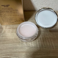 お粉　ピンク　コスメの画像