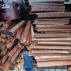 台をばらした廃材、、、薪にいかがですか？の画像