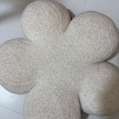 花型 クッションの画像