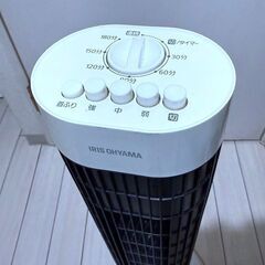 【扇風機】【タワーファン】アイリスオーヤマ TWF-M71 首振り機能付き スリム 省スペース 2017年製 タイマー付きの画像
