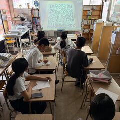 短焦点プロジェクター・電子ホワイトボード・ホワイトボード用昇降ユニット（固定台）の画像