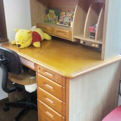 学習机&椅子&プーさんティッシュカバー他小物類の画像