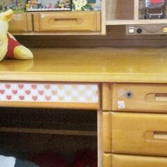 学習机&椅子&プーさんティッシュカバー他小物類の画像