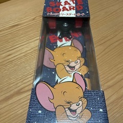 子供用トムとジェリースケートボードの画像