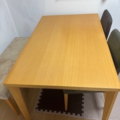 ダイニングテーブルの画像