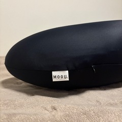 【美品】MOGU 気持ちいい抱きまくら 日本製 ブラック Mサイズの画像