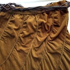 革紐ベルト付き バーントアンバー コーデュロイ スパイラルスカート 皴加工風 膝丈 サイズMの画像