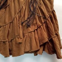 革紐ベルト付き バーントアンバー コーデュロイ スパイラルスカート 皴加工風 膝丈 サイズMの画像