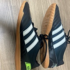  adidas salaフットサルシューズの画像