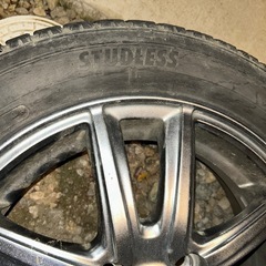 スタッドレスタイヤの画像