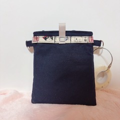 ナースポケット オーガナイザー 作業ポーチ サコッシュ 猫図鑑柄 ハンドメイドの画像