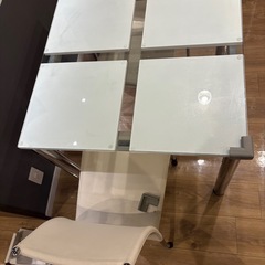 訳あり　ダイニングテーブルの画像