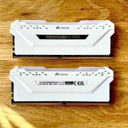 【送料無料】DDR4 32GB(2X16GB) 3200MHz メモリ 白 RGB