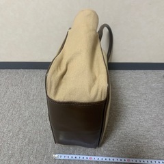 手提げ鞄。幅28cm容量約7Lの画像