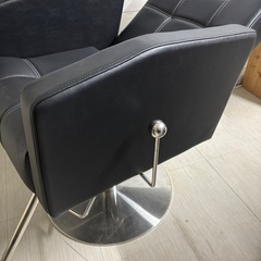 ヘッドスパチェア・美容室　リクライニングできます。新品同様の画像