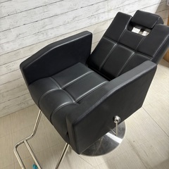 ヘッドスパチェア・美容室　リクライニングできます。新品同様の画像