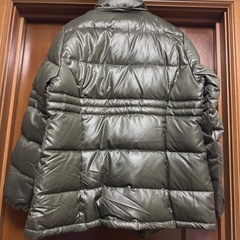 ほぼ未使用　アウター　深緑　の画像