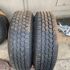 ハイエース系　スパイクタイヤ4本　アルミホイール
付の画像