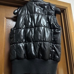 ほぼ未使用　ベスト　アウター　レディース 黒　　Mサイズの画像