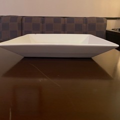 白い大皿の画像