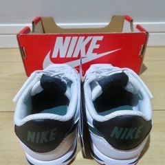 新品未使用 NIKE ナイキ スニーカー 運動靴 14cm タグつき 箱つき　　　　の画像