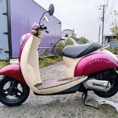 非常に良いエンジンです。ホンダ（スクーピー）AF55。バッテリーは新品です。リアブレーキパッドも新品です。フロントブレーキパッドも新品です。水冷式バイクです。の画像