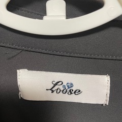 チャコールグレー　シャツの画像