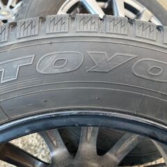 エスティマやミニバン・レクサス・SUVなんでも使えます‼️スタッドレス 215/60R17 東北東北6県無料配送対応‼️爆安‼️最終値下げ‼️①超超超バリ溝❗ 国産トーヨータイヤ‼️ アルミ付き 国産 タイヤ !!　スタッドレスの画像